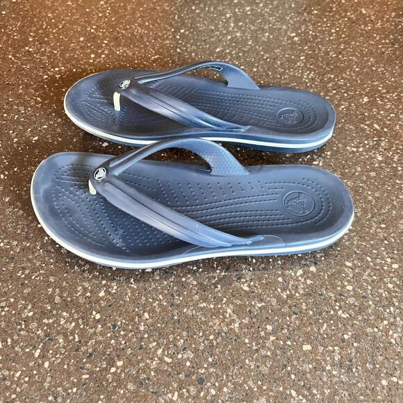 Crocs Thong Slip on Flip Flop Sandals Size Mens 6 Womens 8 Navy Blue Logo Rubber - Picture 5 of 6
